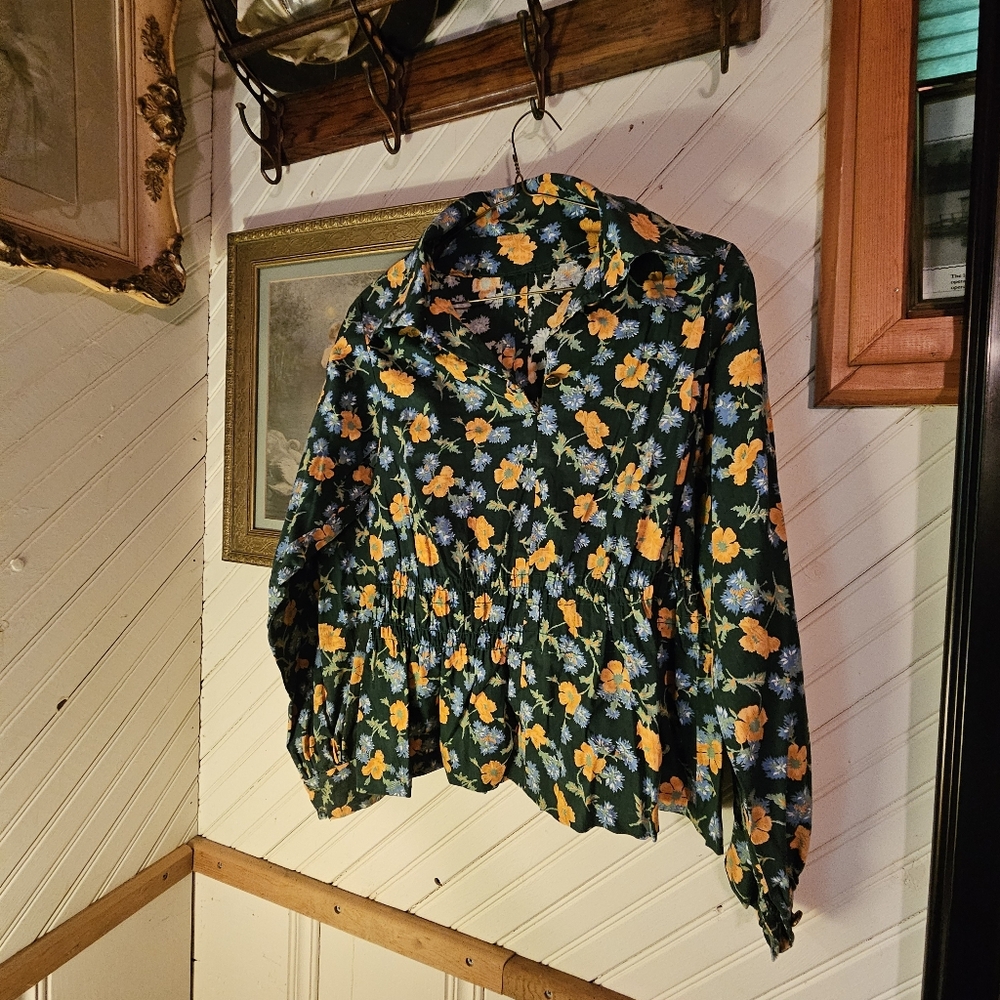 Blouse with flowers
